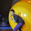 Kevin Cheng no seu espectáculo Comédia Stand-Up
