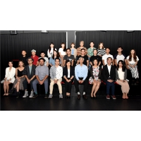 Fotografia de grupo com os representantes das empresas apoiados no “Programa Específico de Apoio Financeiro para a Promoção de Marcas - Exposições e Espectáculos Culturais”